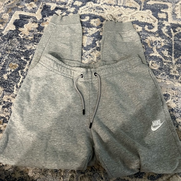 Nike women’s Gray Jogger Pants - Picture 5 of 7